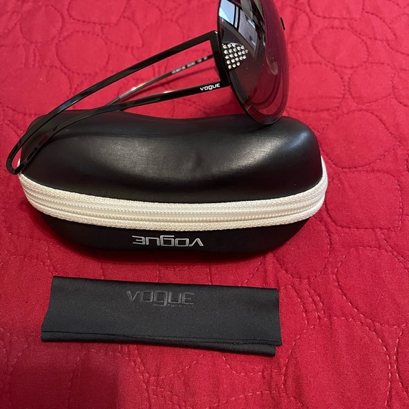 New Vogue sunglasses SOLD! - Picture 4 of 10